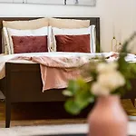The- Point- 3br Bright Cloud *