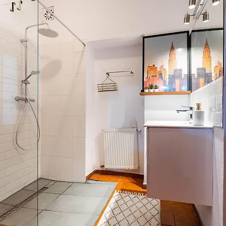 Апартаменти The- Point- 3br Bright Cloud